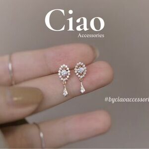 Golden tiny earrings